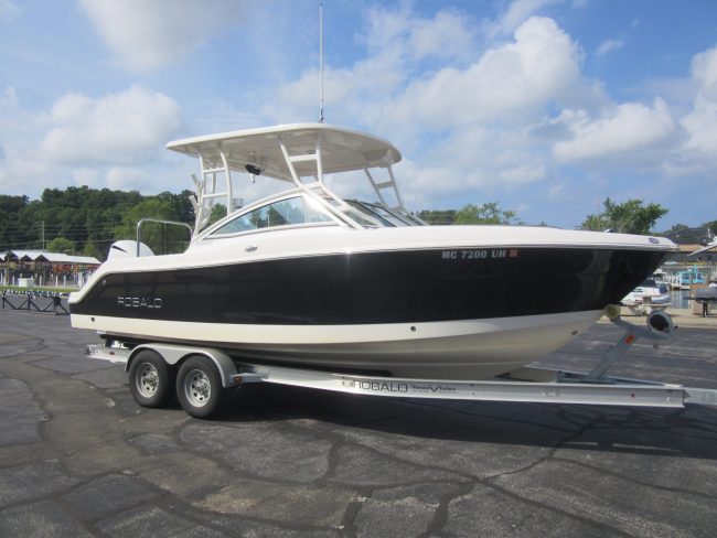 2018 Robalo R247 For Sale at Pier 33